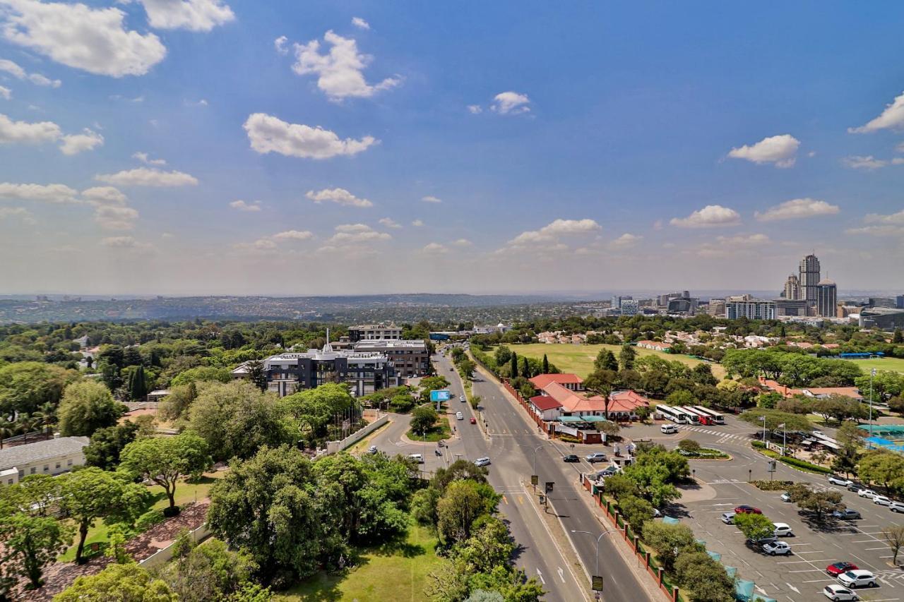 Reserved Suites Illovo Johannesburg Dış mekan fotoğraf